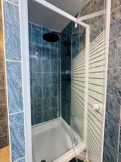 Modern & Comfortable Center Oasis~king Bed ! Appartement *